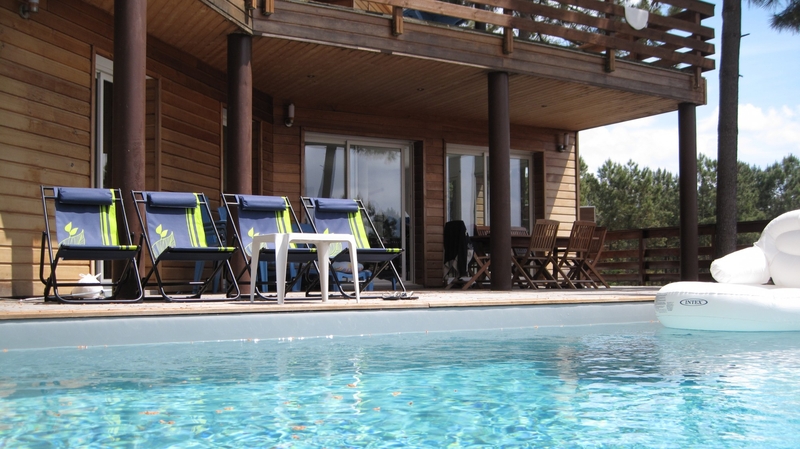 Piscine avec terrasse